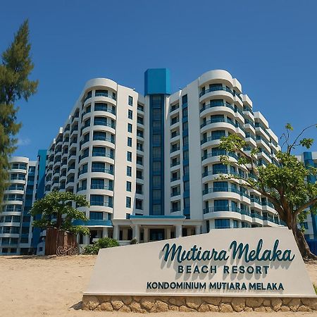 Mutiara Melaka Beach Resort By Glex Tangga Batu Bagian luar foto