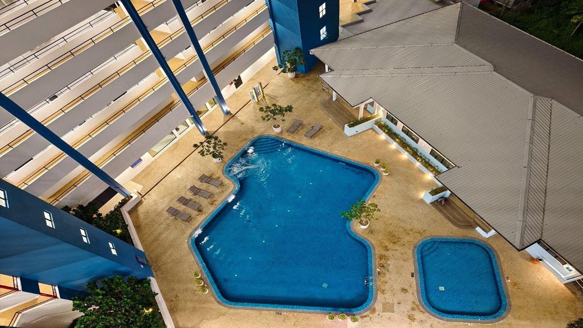 Mutiara Melaka Beach Resort By Glex Tangga Batu Bagian luar foto