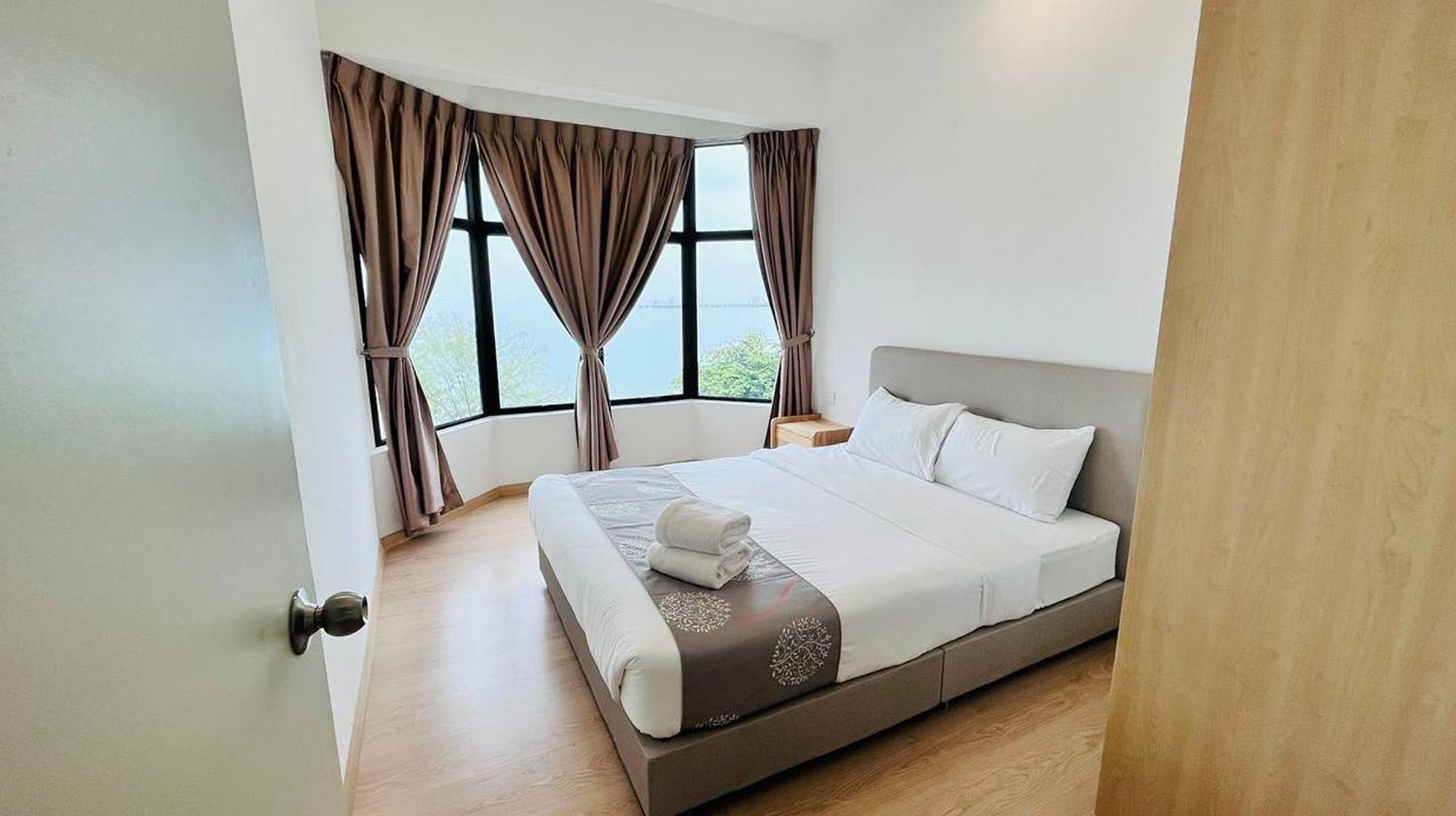 Mutiara Melaka Beach Resort By Glex Tangga Batu Bagian luar foto