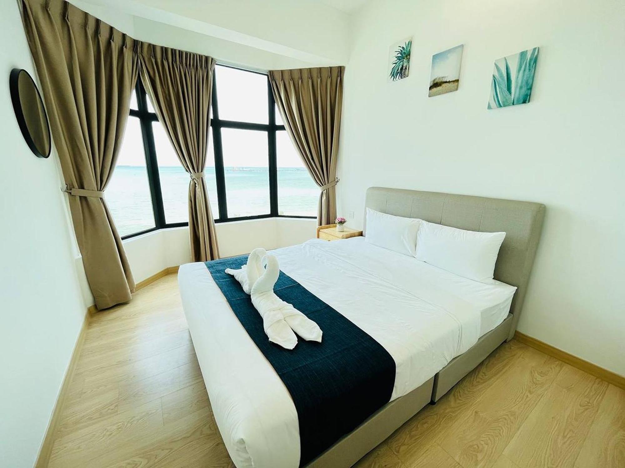 Mutiara Melaka Beach Resort By Glex Tangga Batu Bagian luar foto