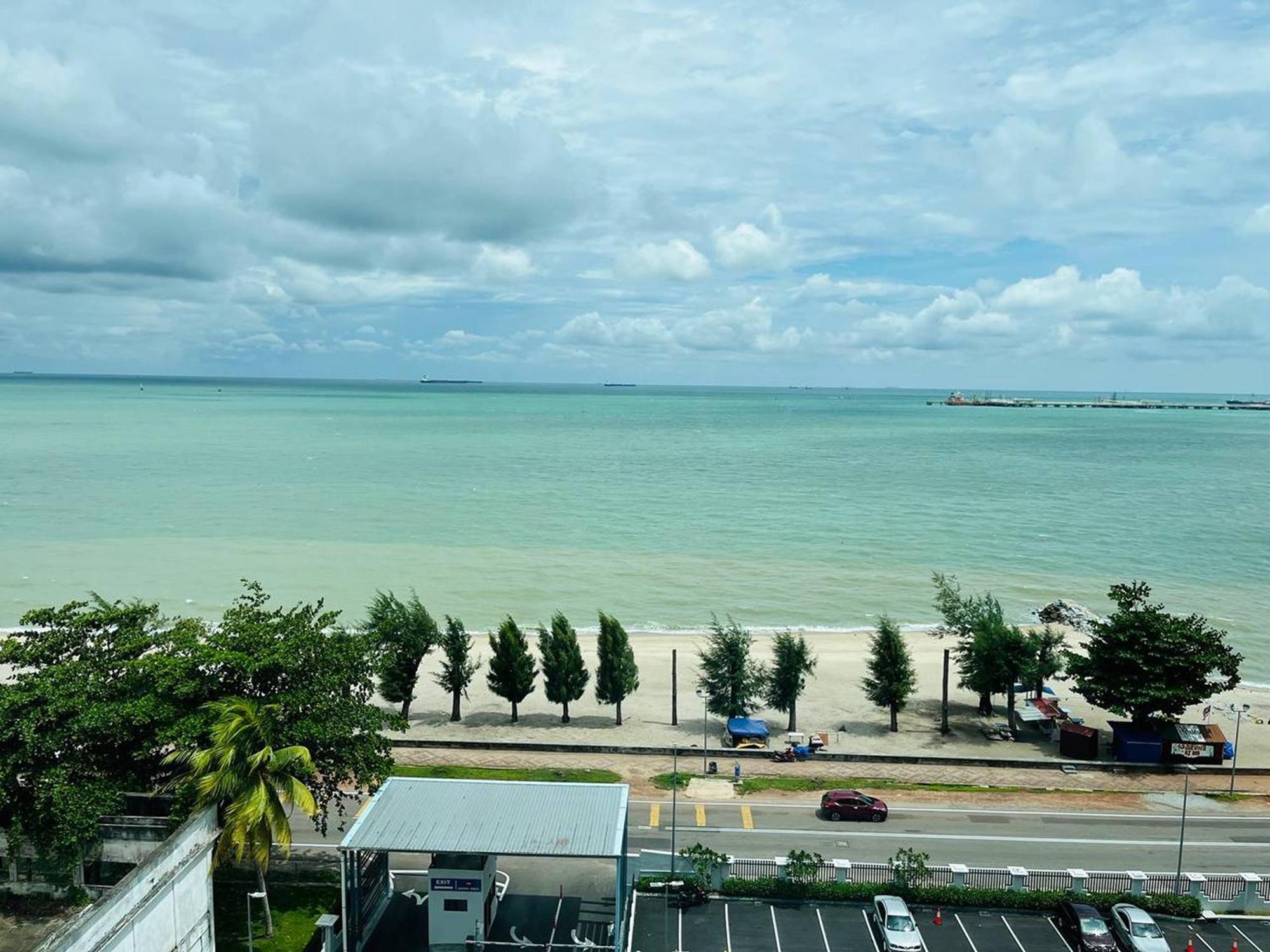 Mutiara Melaka Beach Resort By Glex Tangga Batu Bagian luar foto