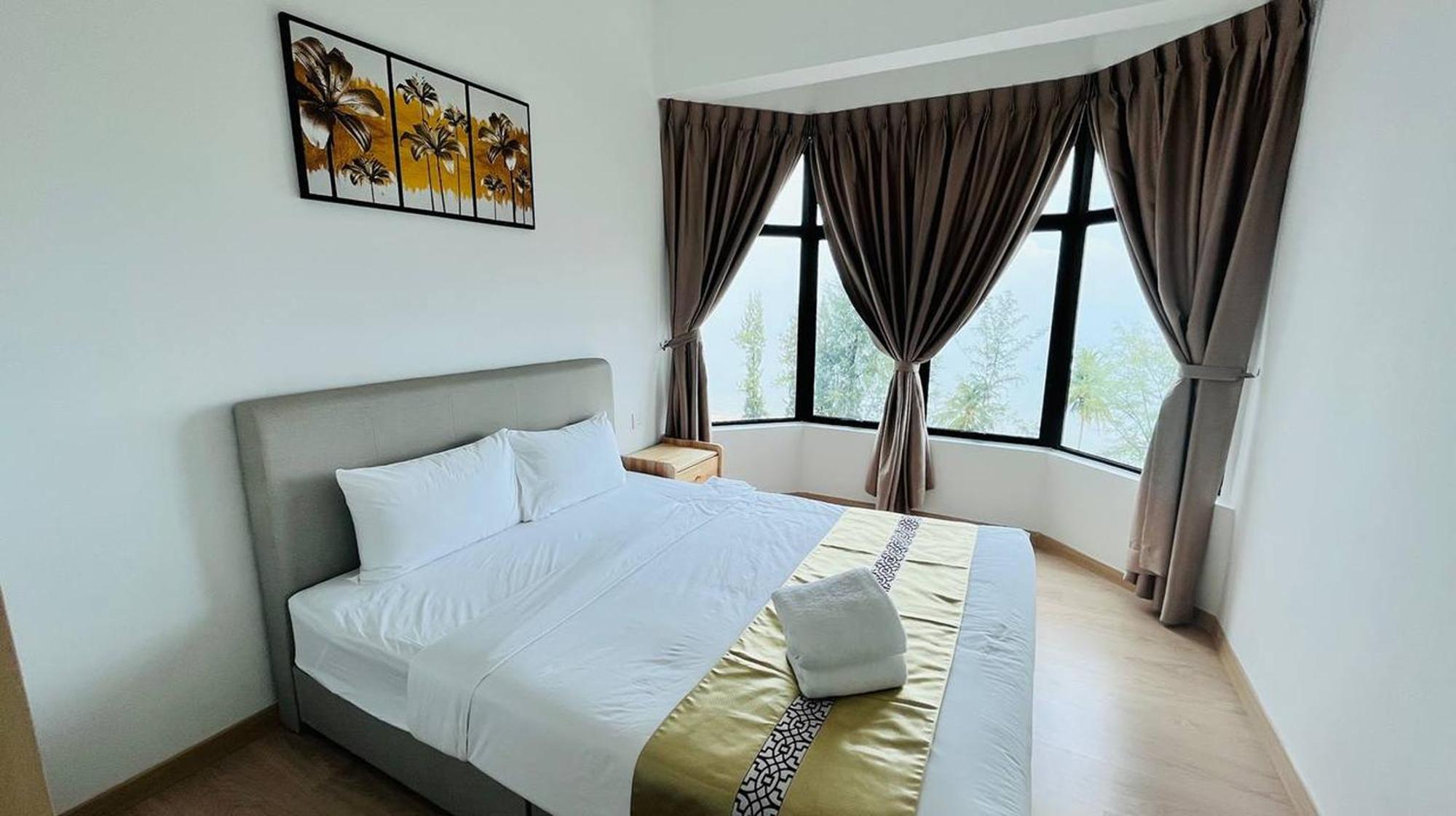 Mutiara Melaka Beach Resort By Glex Tangga Batu Bagian luar foto