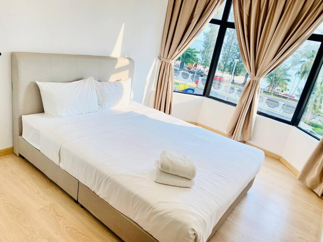 Mutiara Melaka Beach Resort By Glex Tangga Batu Bagian luar foto