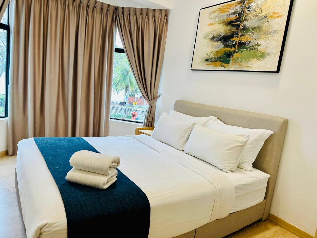Mutiara Melaka Beach Resort By Glex Tangga Batu Bagian luar foto